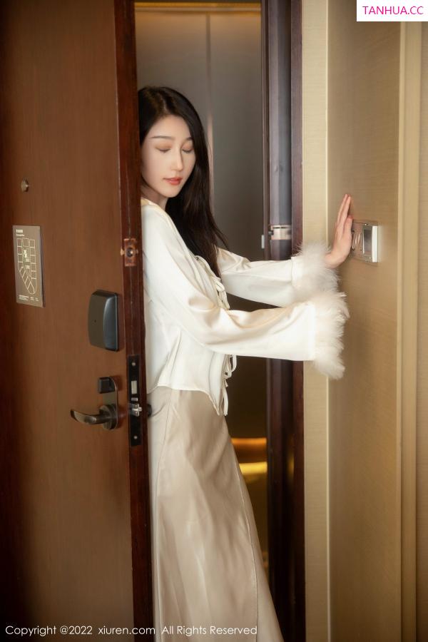   [XiuRen]高清写真图 2022.10.20 No.5734 薇薇酱 成熟美腿第13张图片